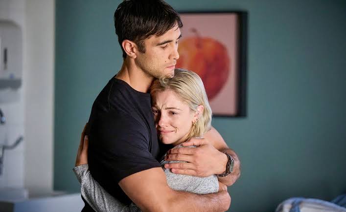 Surprise: This new male lead in Home And Away is actually the husband of the actress…
